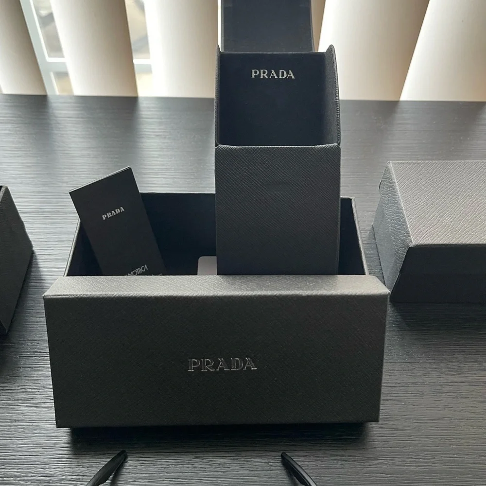 Prada chic aviator